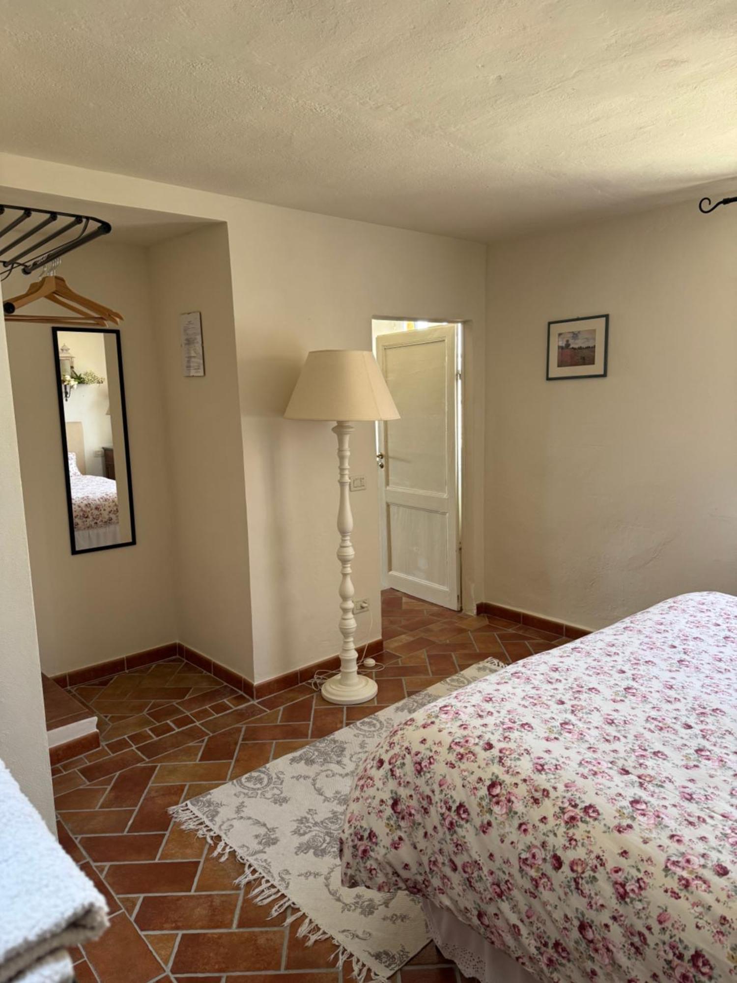 La Casetta Di Borgo Lajatico Bagian luar foto