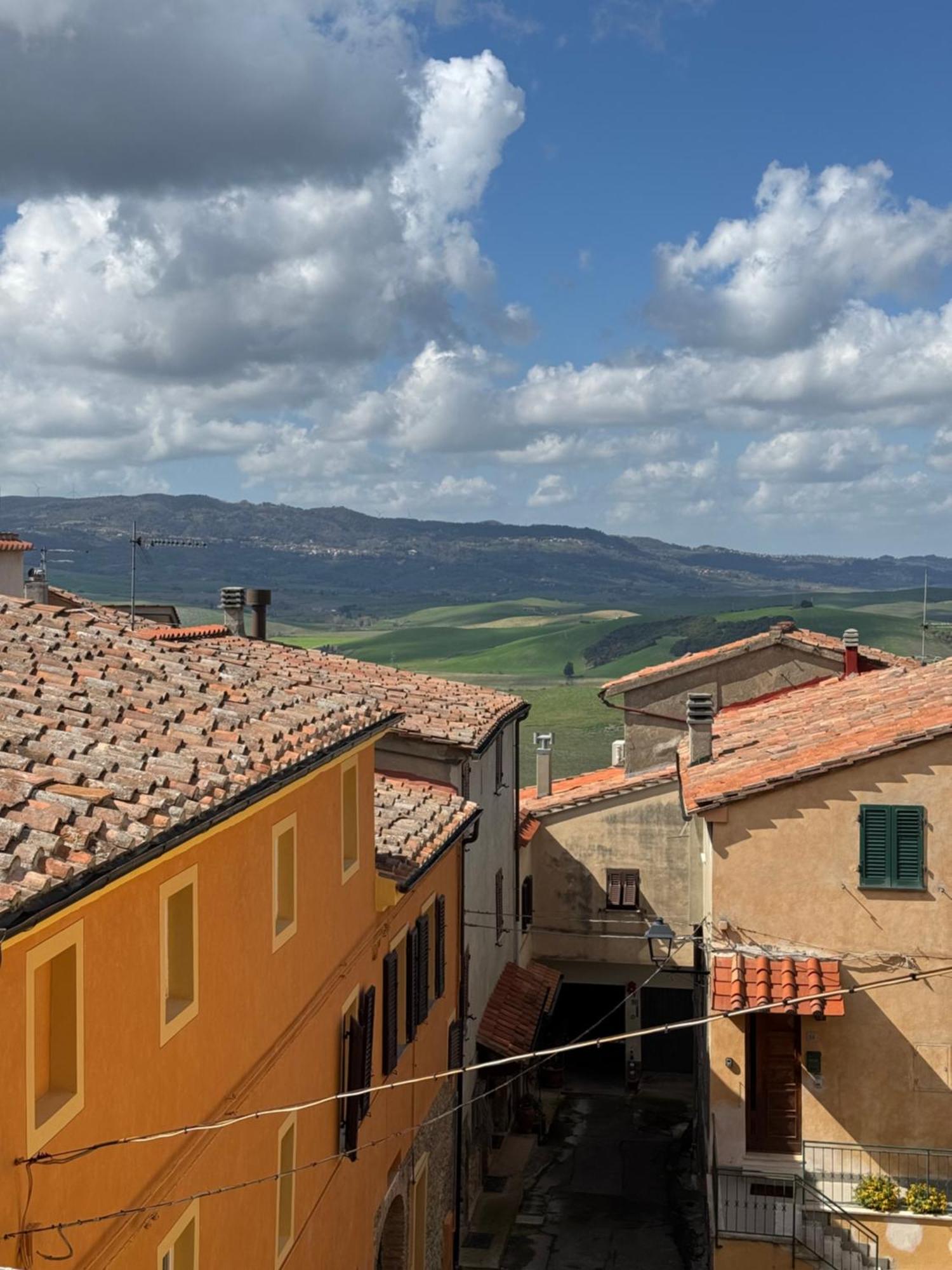 La Casetta Di Borgo Lajatico Bagian luar foto